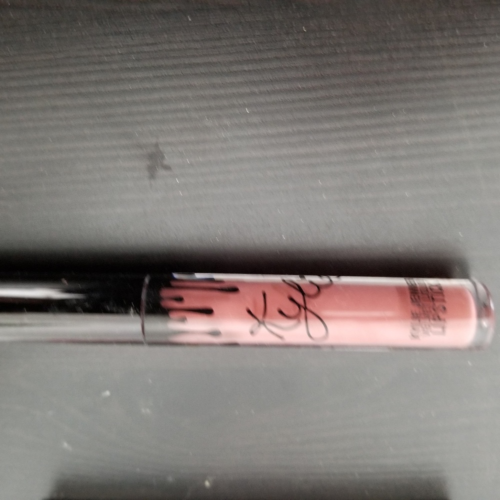 Kylie Cosmetics Velvet Poison Berry